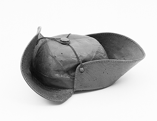 Lederner Hut, mit herunterklappbaren Seiten gegen Wind und Regen. Friedrich Schiller soll ihn als Karlsschüler getragen haben. Foto: DLA Marbach.