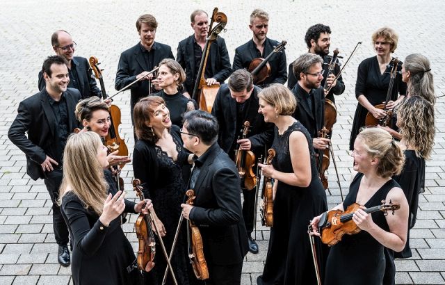 Stuttgarter Kammerorchester & Alexander Melnikov & Jeroen Berwaerts & Susanne von Gutzeit mit Steinway und Trompete